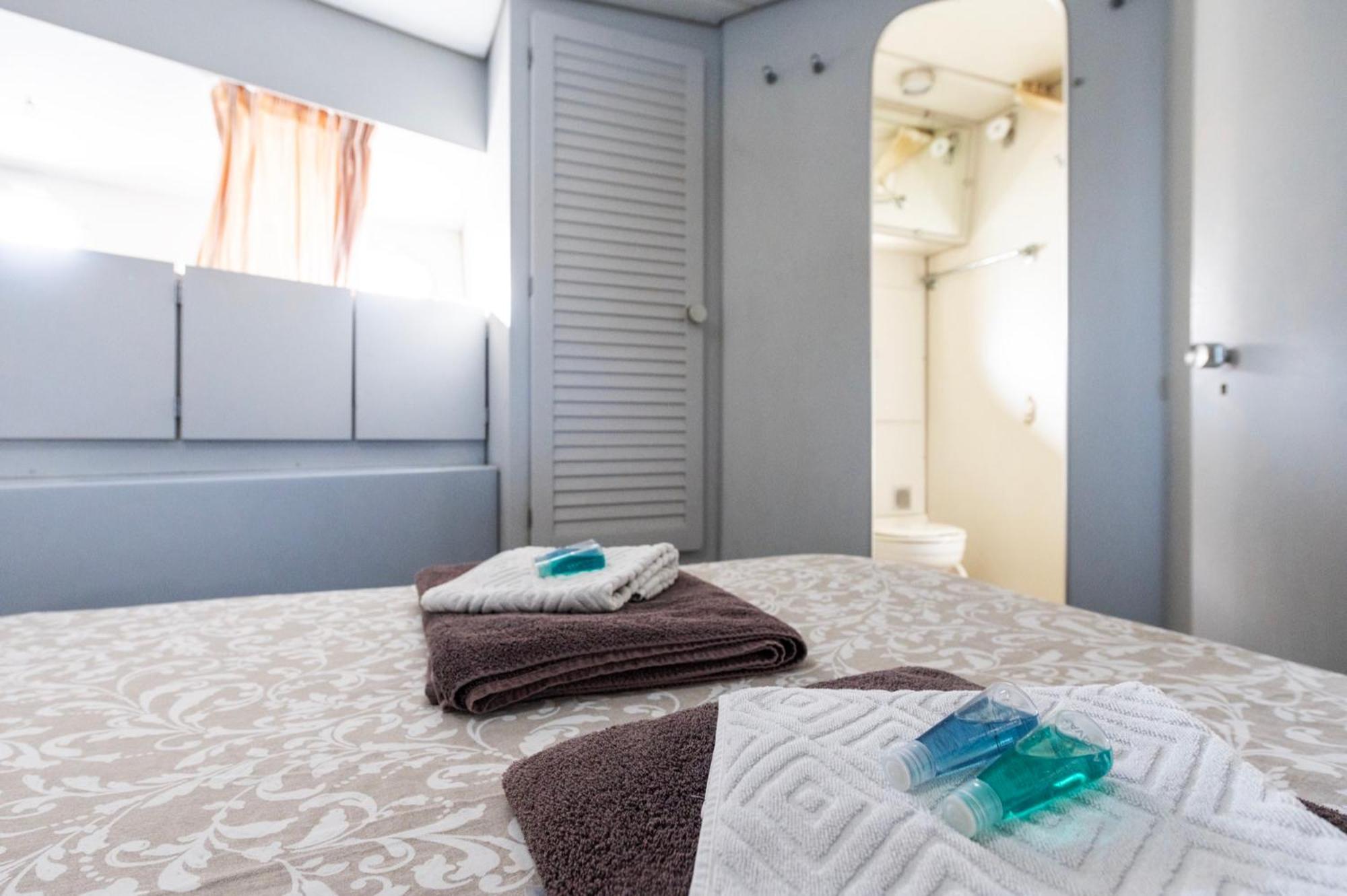 Boat Accommodations Barcelona Sant Adrià de Besòs Exterior foto